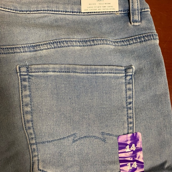 Woman’s Size 14 Mid Rise Classic Fit with Tummy Control Jean Shorts-NWT - Picture 6 of 6